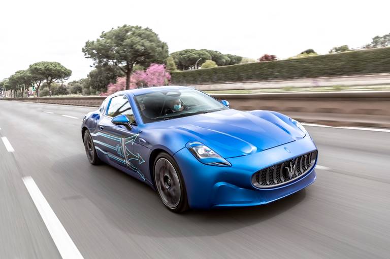 Maserati GranTurismo Folgore teaser (2022) rijdend, vooraanzicht
