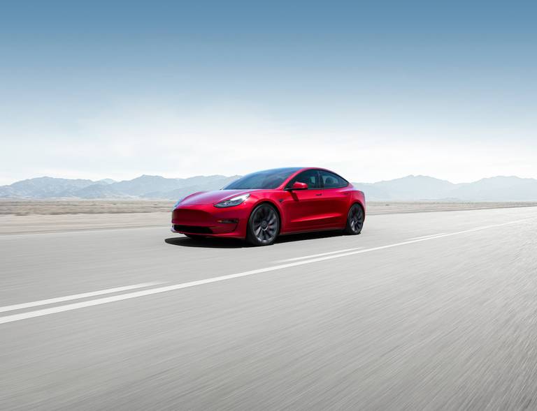 AS24 Tesla Model 3 Performance 2021 rijdend voor