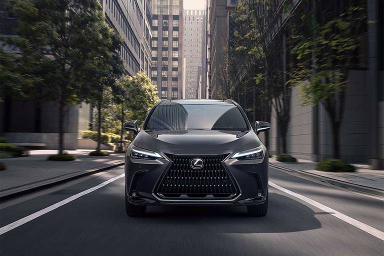 AS24 Lexus NX 2021 rijdend voor