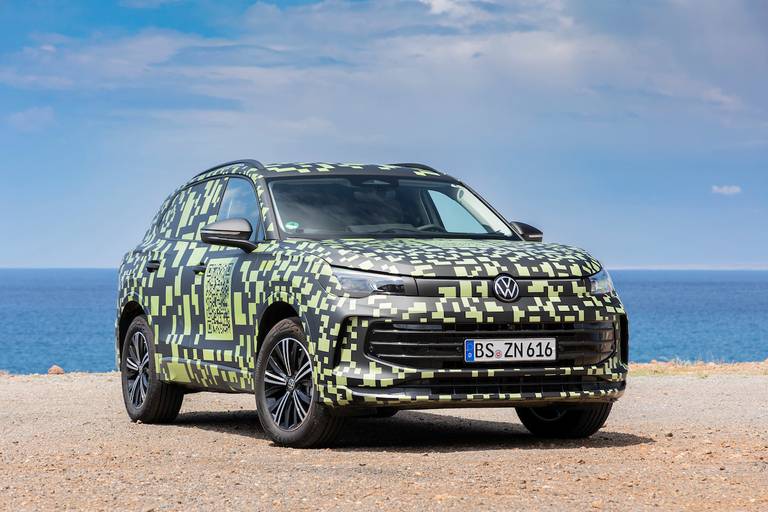 VW Tiguan (2023) static, front view