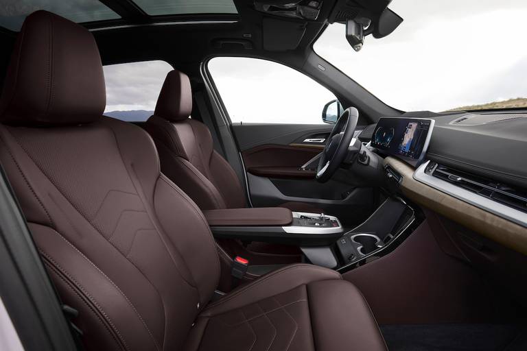 BMW iX1 (2023) interior