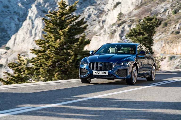 AS24 Jaguar XF rijdend dynamisch voor