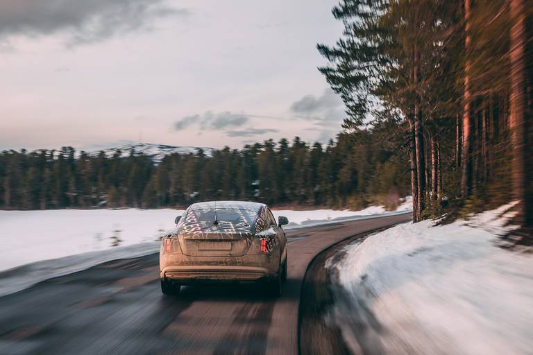 Rolls-Royce Spectre (2022) teaser rijdend, achteraanzicht